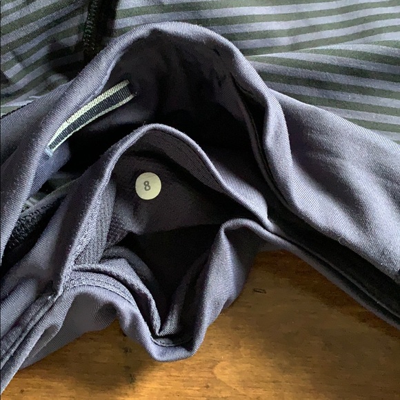 Lululemon Size 8 Capris - Picture 2 of 4